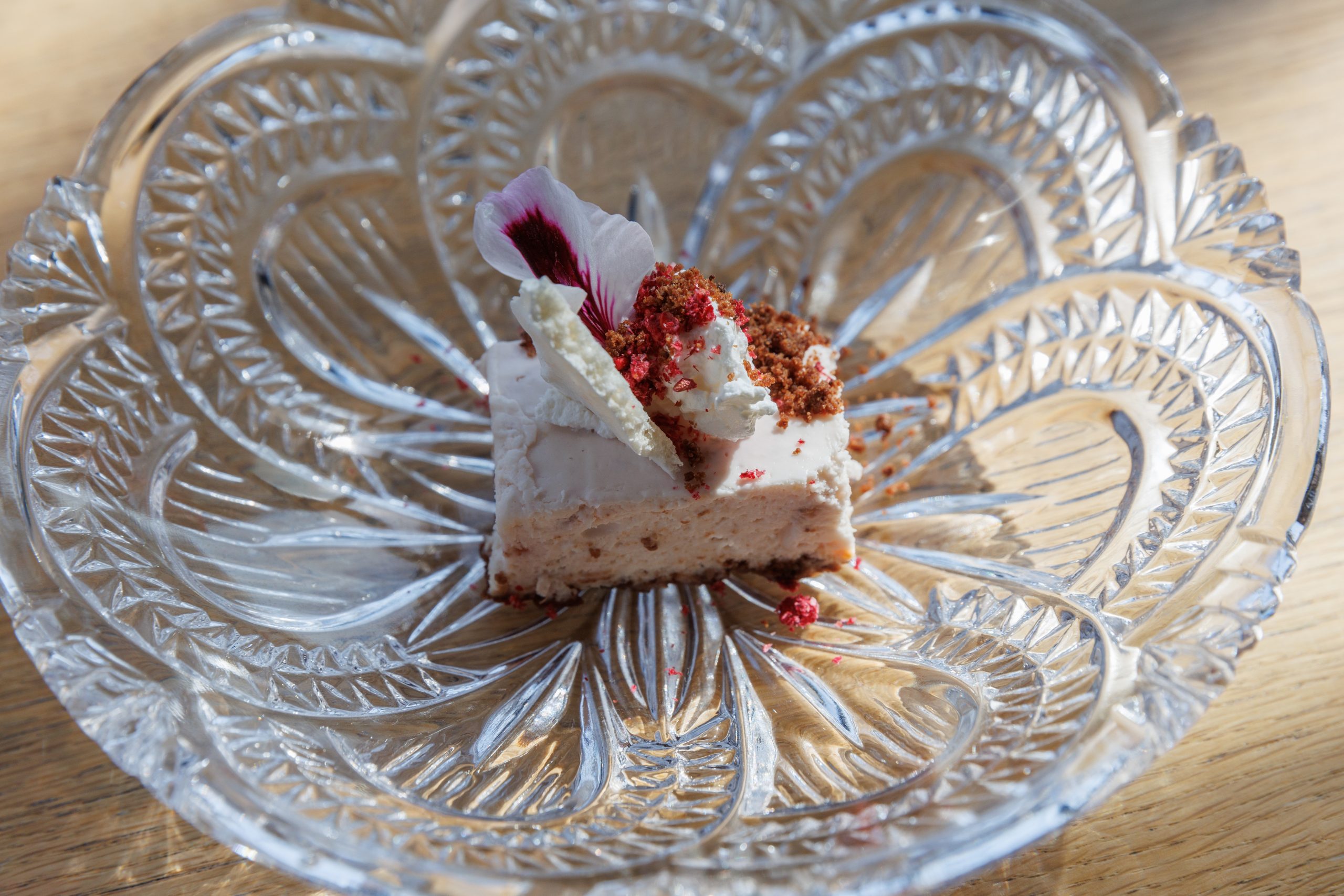 Малиновый десерт с цитрусовым сорбетом